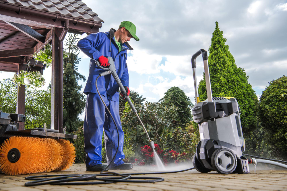 Hiring Pressure Washing Contractors in Orlando? Read This First
