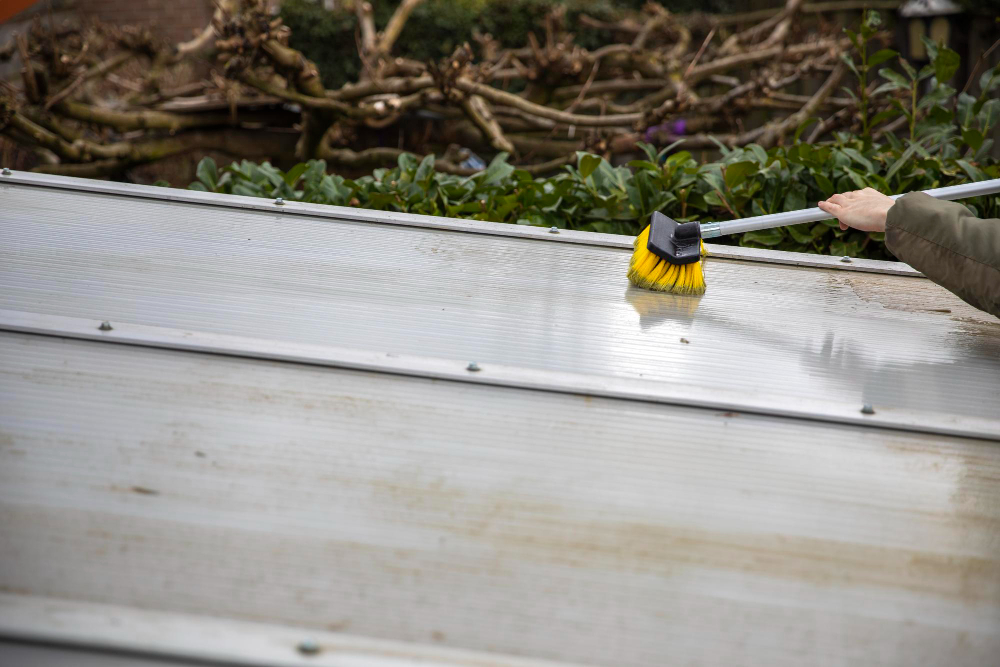 DIY vs. Pro Roof Cleaning in Orlando