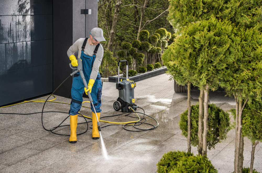 Why Florida Homes Need Frequent Pressure Washing