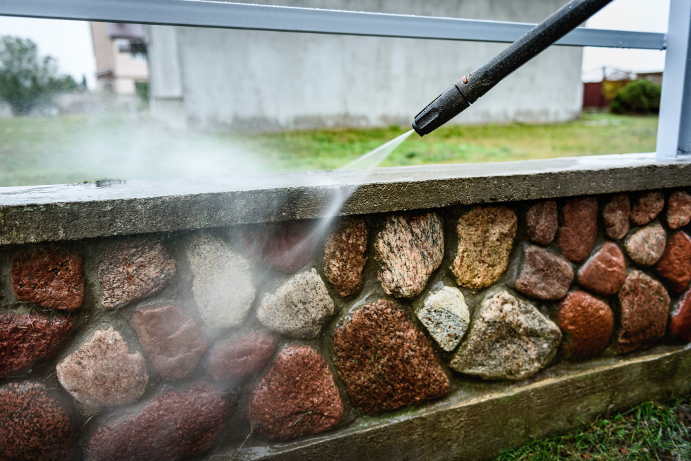 Prevent Algae and Mold Growth by Pressure Washing