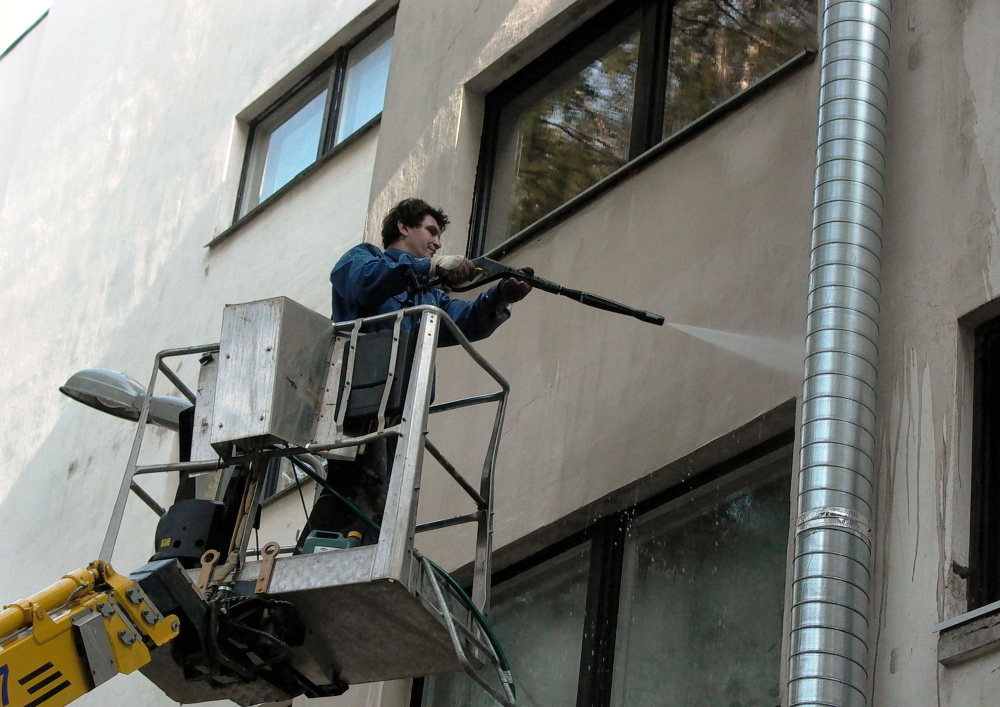 Pressure Washing for Multi-Tenant Properties in Orlando
