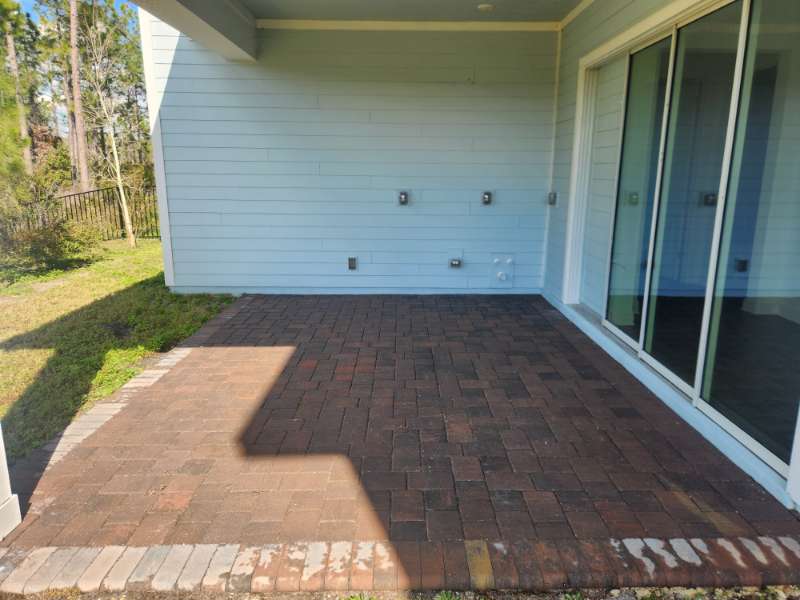 Can I Pressure Wash My Own House in Orlando?