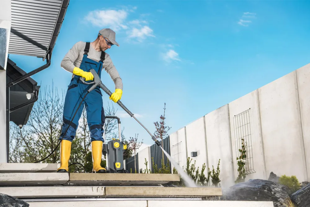 Licensed vs. Unlicensed Pressure Washing Contractors: What You Need to Know