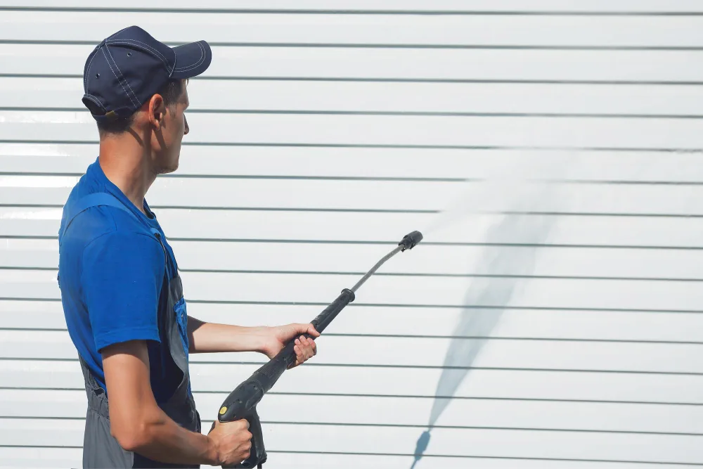 Why Softwashing is the Best Choice for Siding Cleaning