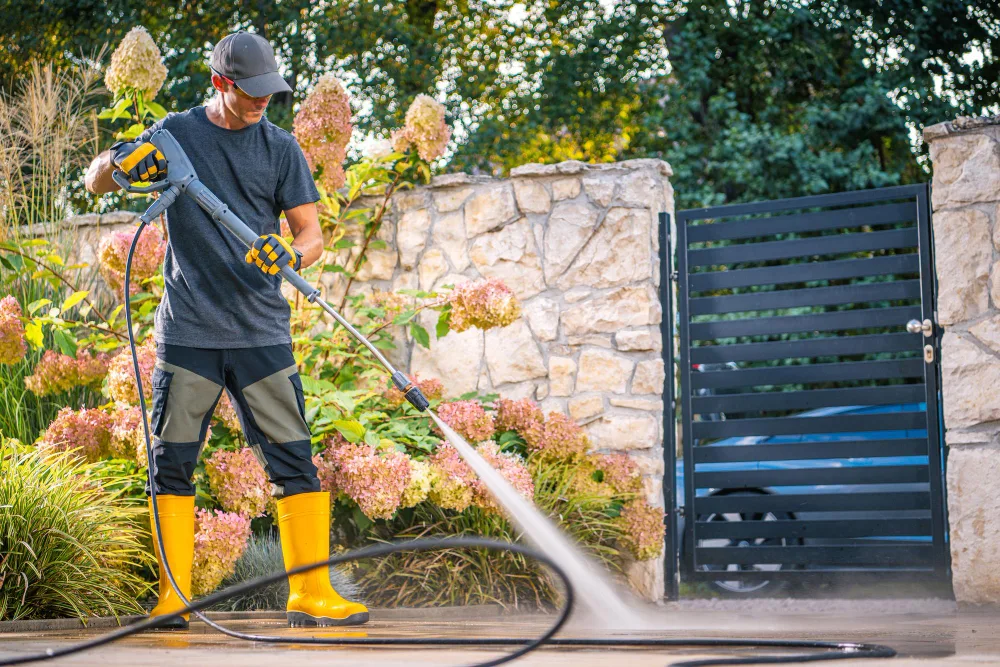 How Much Do Pros Charge for Pressure Washing in Orlando?