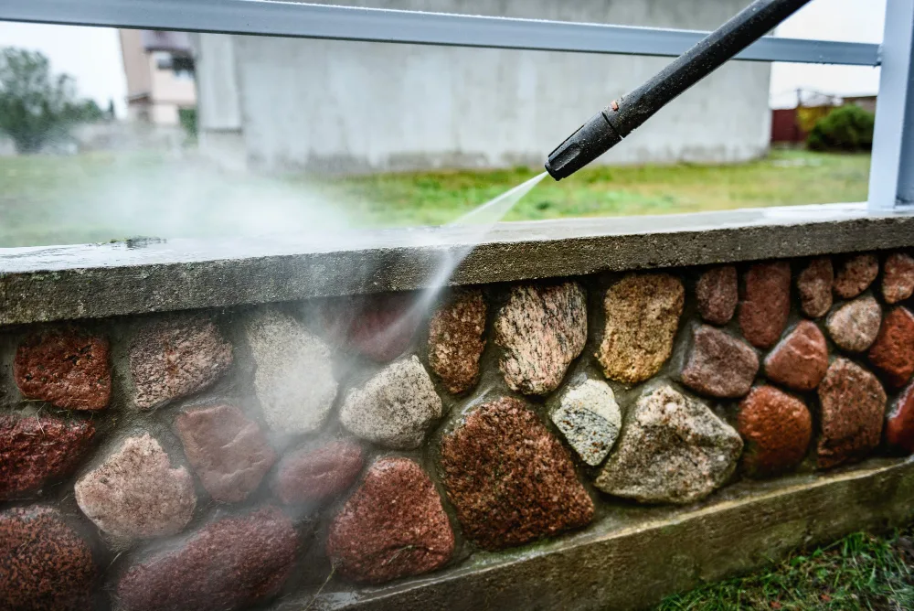 Prevent Algae and Mold Growth by Pressure Washing