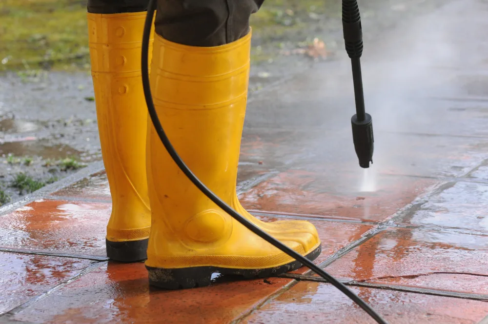 Why Orlando Homeowners Need Regular Pressure Washing