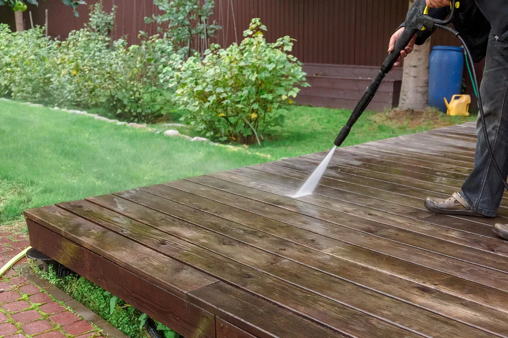 The Complete Guide to Deck Pressure Washing in Orlando