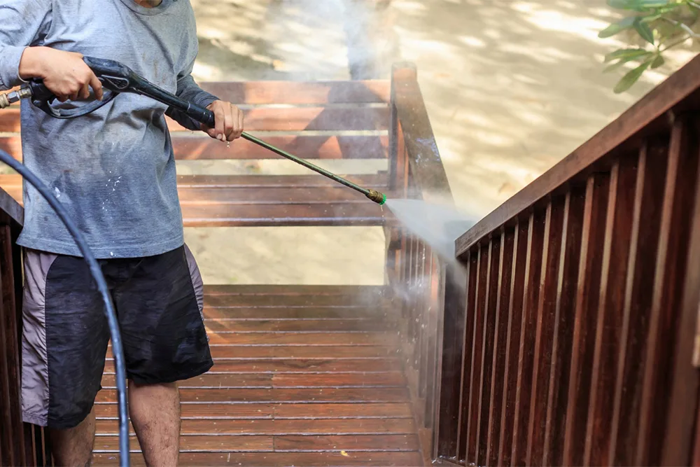 Softwashing vs. Pressure Washing in Deck Cleaning: Which Is Better?