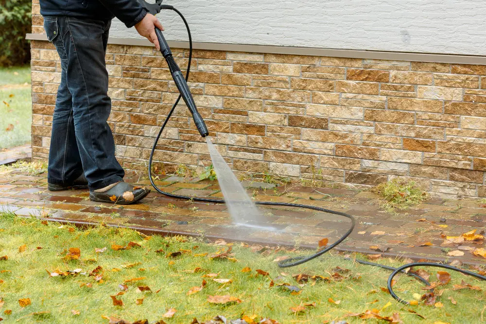 Why Orlando HOAs Need Professional Pressure Washing Services