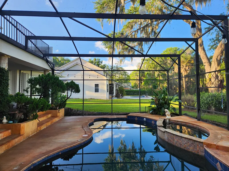 Clean and safe pool deck in Orlando